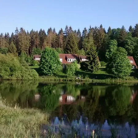 Am Wald 5 *